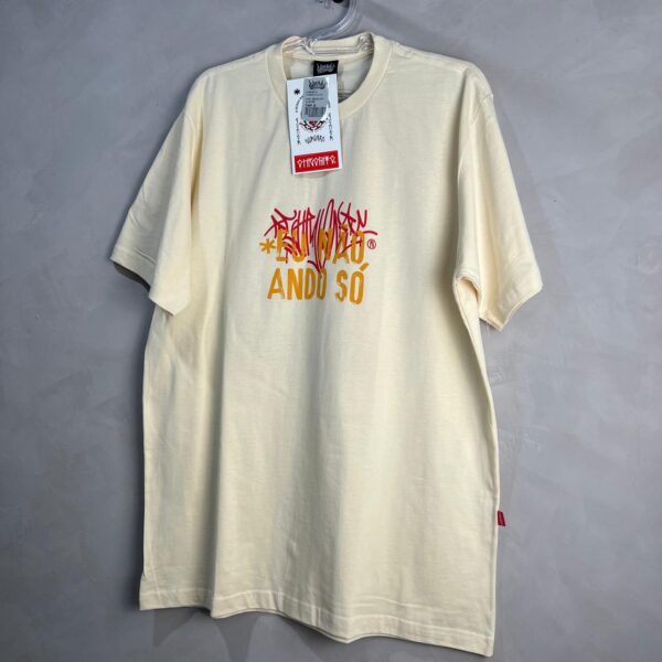 Camisa Chronic `Eu não ando só` (Bege) G - Imagem 2