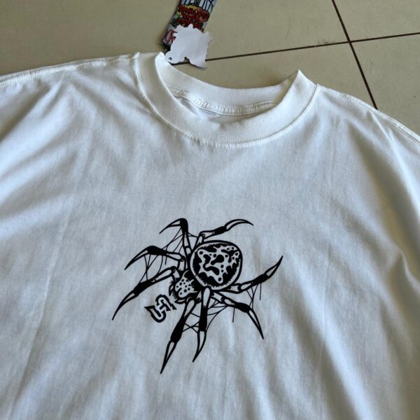 CAMISA OVERSIZED TRIP SIDE `ARANHA` (OFF WHITE) - Imagem 3