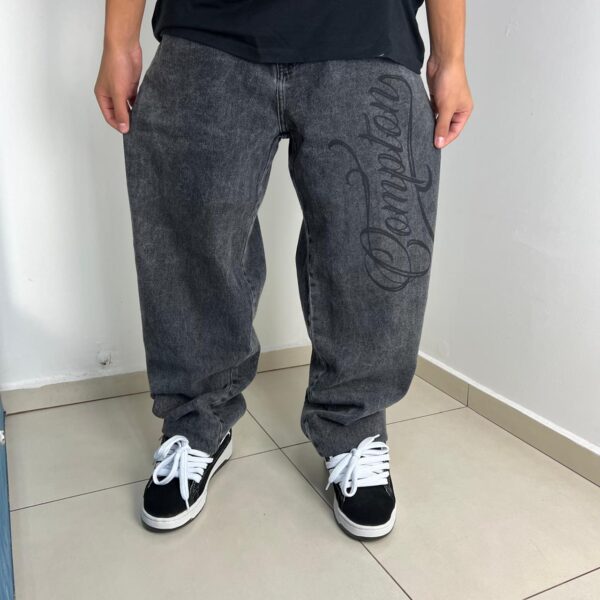 CALÇA JEANS BALÃO COMPTON - ESTONADA - Imagem 5