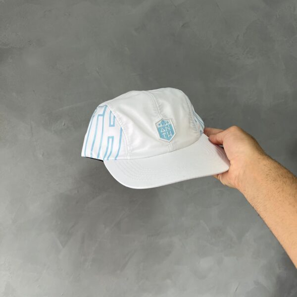Boné Five Panel Letreiro Anth (Branco) - Imagem 2