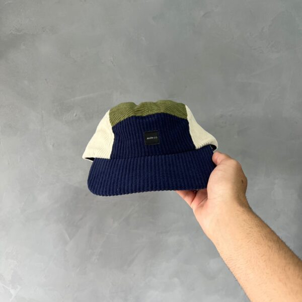 Boné Five Panel Veludo QC Anth (Azul/Creme/Verde) - Imagem 2