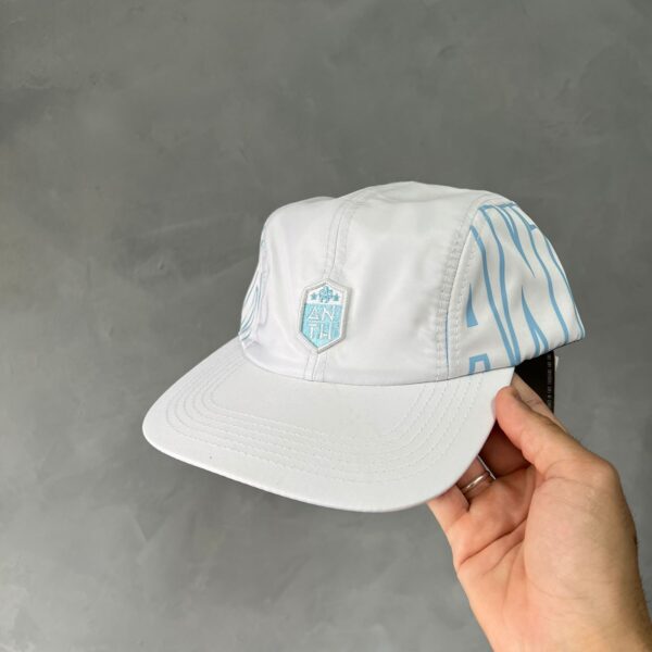 Boné Five Panel Letreiro Anth (Branco)