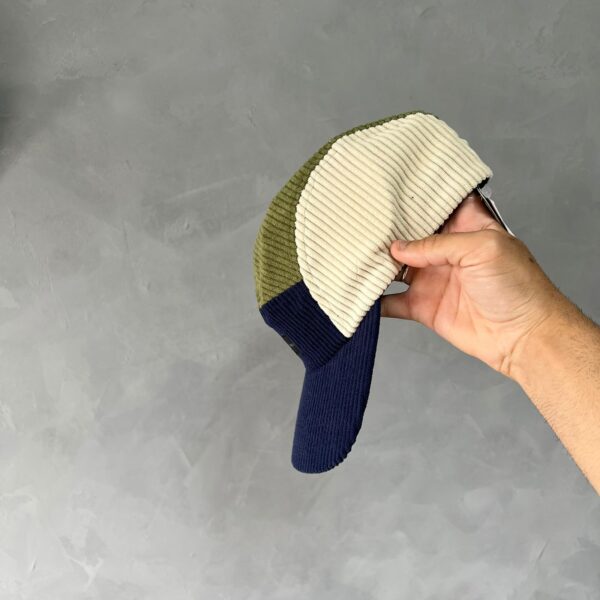 Boné Five Panel Veludo QC Anth (Azul/Creme/Verde) - Imagem 4