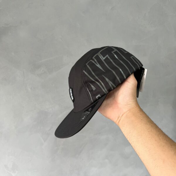 Boné Five Panel Letreiro Anth (Preto) - Imagem 3