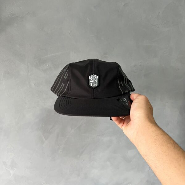 Boné Five Panel Letreiro Anth (Preto) - Imagem 2